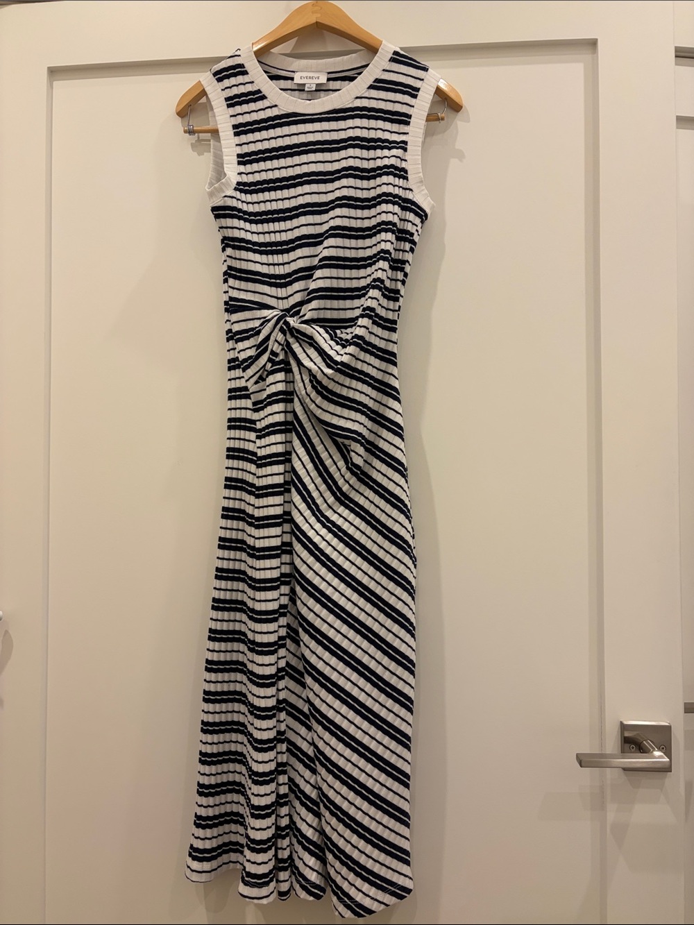 Evereve White & Navy Striped Knot-Front Sleeveless Midi Dress